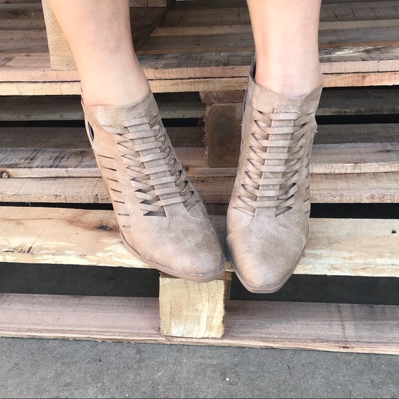 😍Restock❗️Woven Ankle Bootie Taupe - Picture 2 of 8